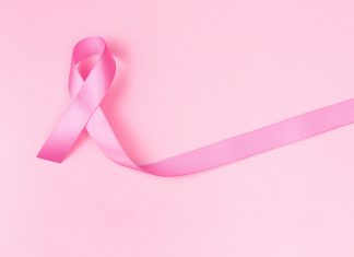 Visibilizan lucha contra el cáncer de mama con exposición de fotos