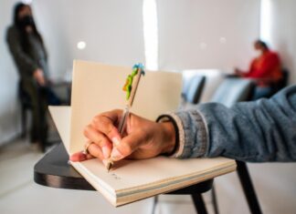 Buscan sancionar con prisión a plagiadores de tesis en Jalisco