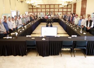 Firman acuerdo para mejorar comercialización del sector lechero