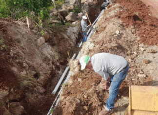 Maquinaria municipal mejora vialidades y servicios en comunidades