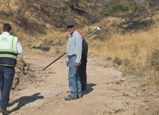 Llevan electricidad a familias de Pueblo Viejo